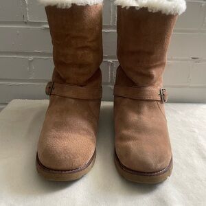UGG NOIRA Chestnut Suede, Shearling Lining Boots with Buckle detail. Sz 7.